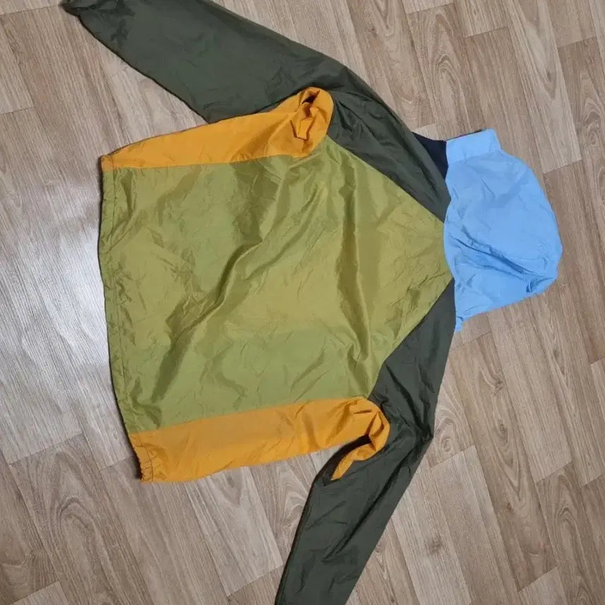 [SOLD OUT] 유니클로 X 마르니 콜라보 바람막이 L