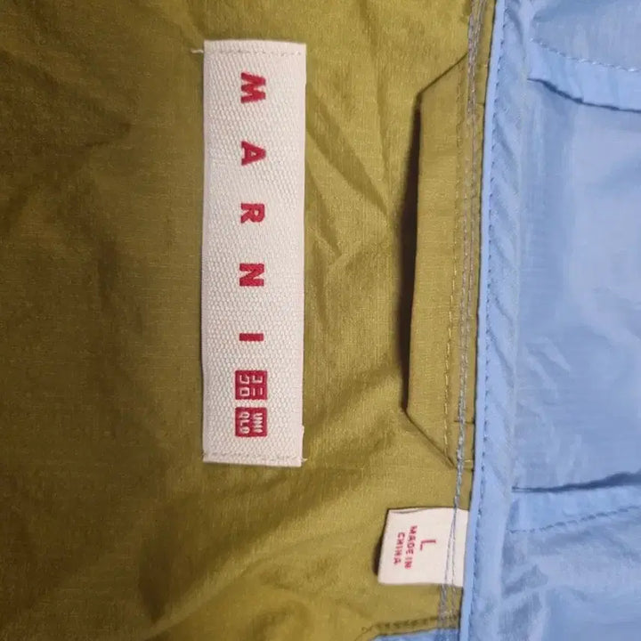 [SOLD OUT] 유니클로 X 마르니 콜라보 바람막이 L