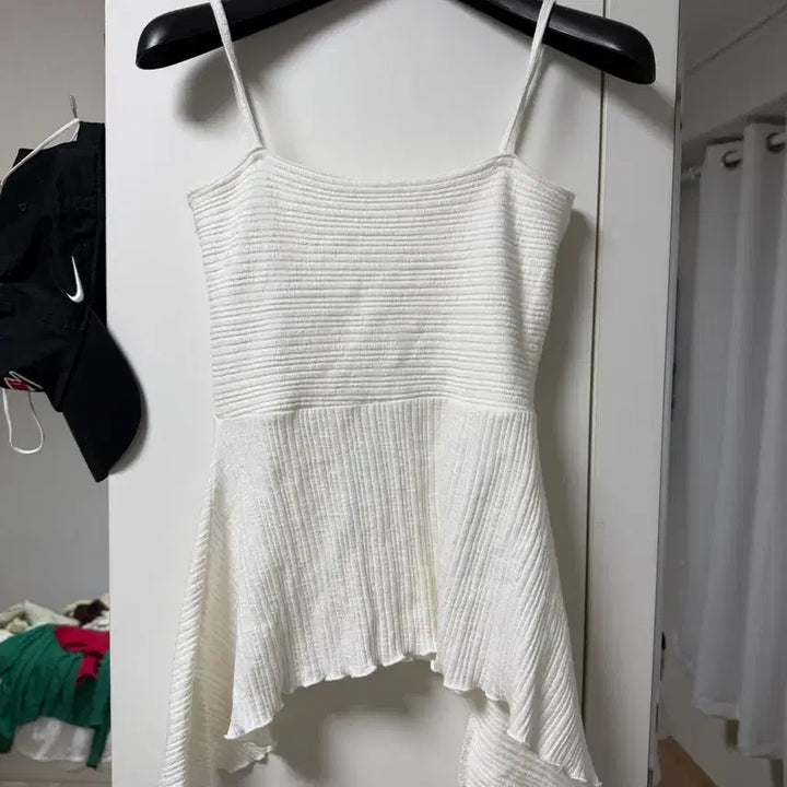 [BUNJANG] White Cami Tank Top / 화이트 끈나시 탑 ( 새상품)