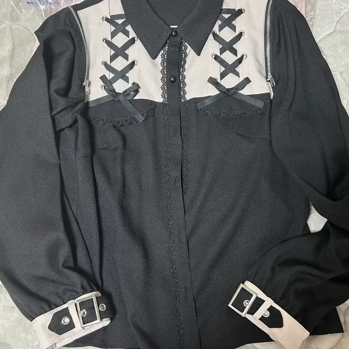 [BUNJANG] Dear My Love Off-Shoulder Buckle Blouse / 디어마이러브 오프숄더 버클 블라우스(검정핑크색) 판매합니다 양산형 지뢰계