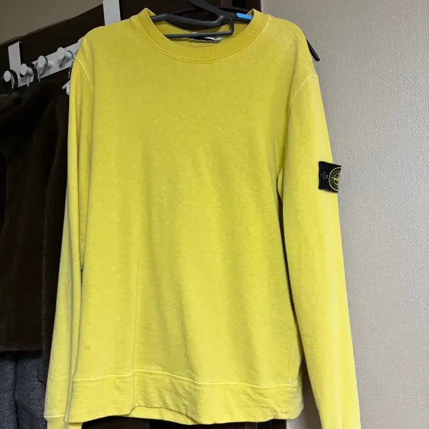 [BUNJANG] Stone Island Crewneck Sweatshirt - Light Yellow / 스톤아일랜드 맨투맨