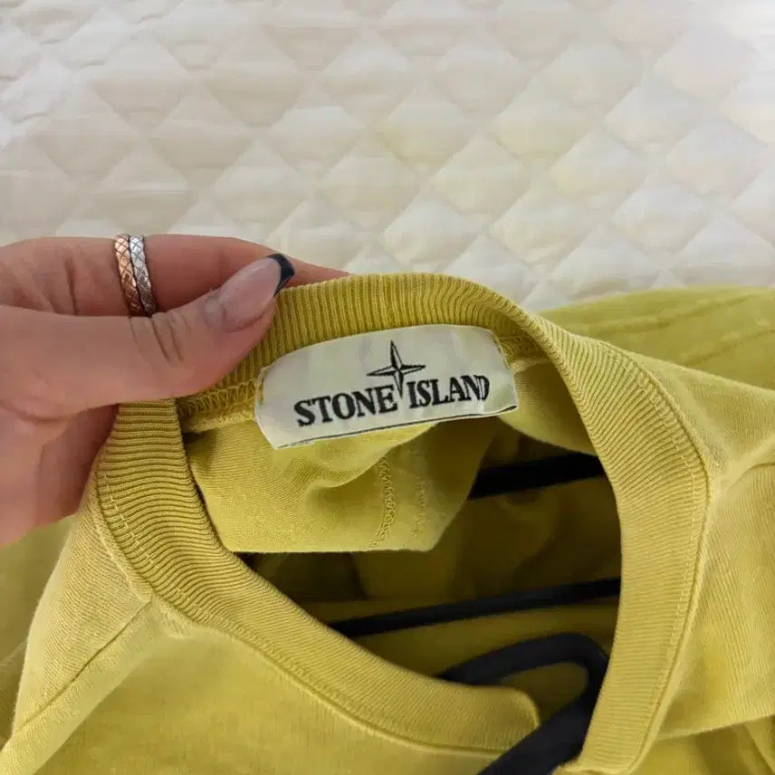[BUNJANG] Stone Island Crewneck Sweatshirt - Light Yellow / 스톤아일랜드 맨투맨