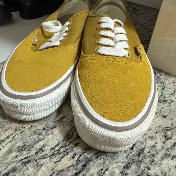 [BUNJANG] Vans Authentic Suede Mustard Sneakers (Size 250) / [250]반스 어센틱 스웨이드 머스타드 스니커즈