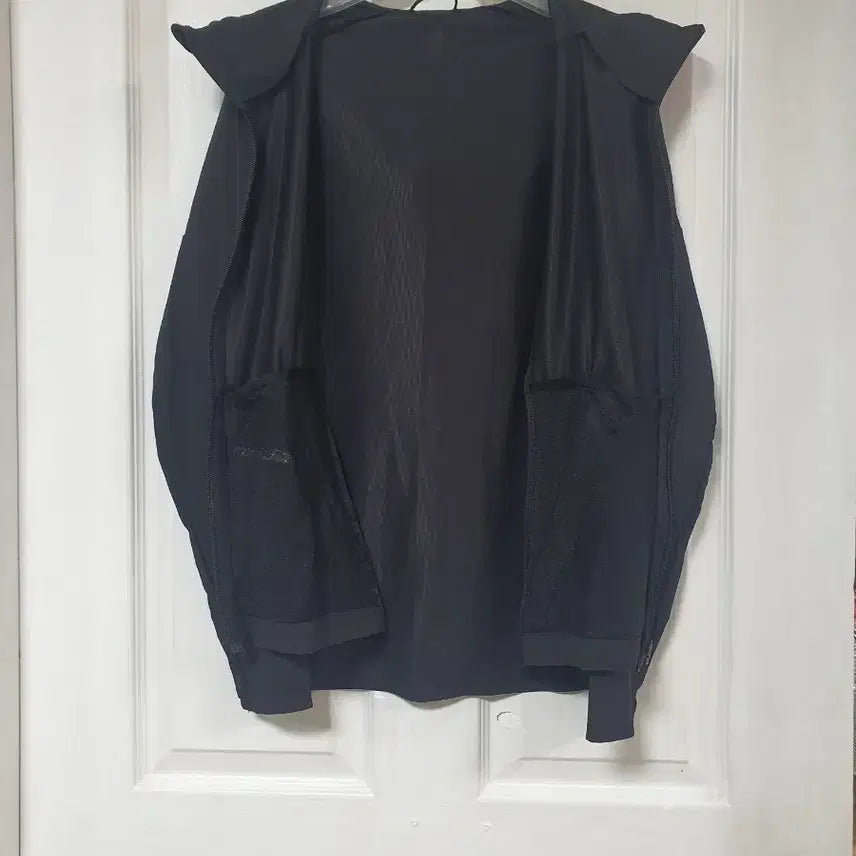 [SOLD OUT] 아디다스 여성 러닝 바람막이 블랙 M