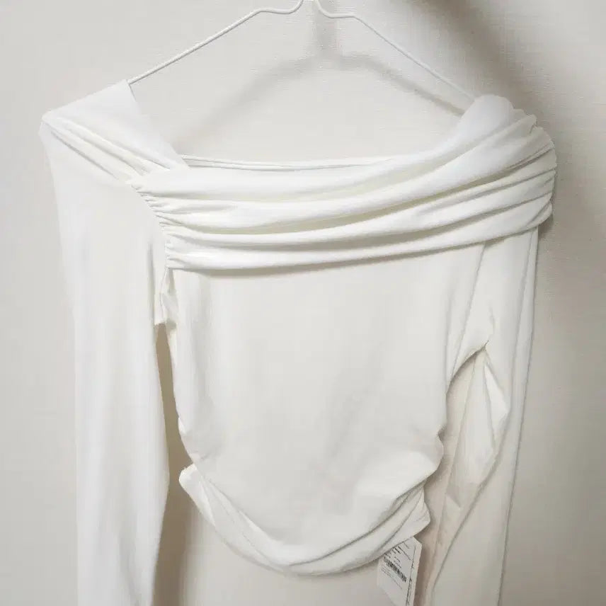 [BUNJANG] BURU N JUDY Shirred One Shoulder Off-Shoulder Top / BURU N JUDY 셔링원숄더 오프숄더