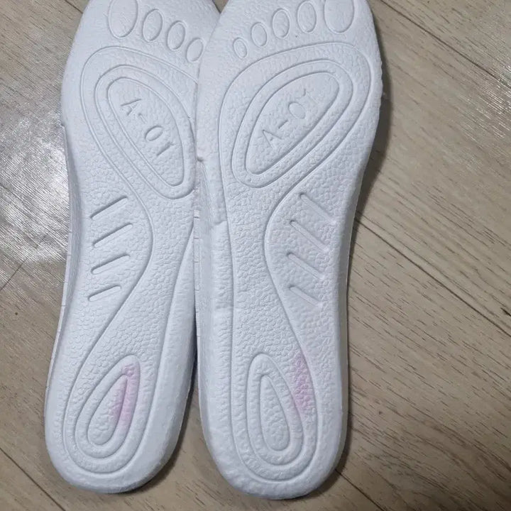 [BUNJANG] Fila Disruptor White Sneakers 235 / 휠라 디스럽터굽흰색 스니커즈 235