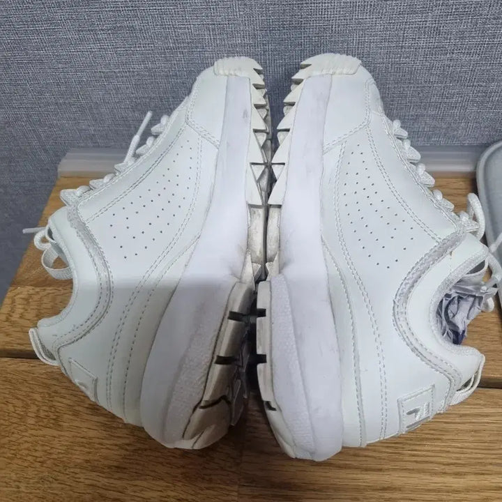 [BUNJANG] Fila Disruptor White Sneakers 235 / 휠라 디스럽터굽흰색 스니커즈 235