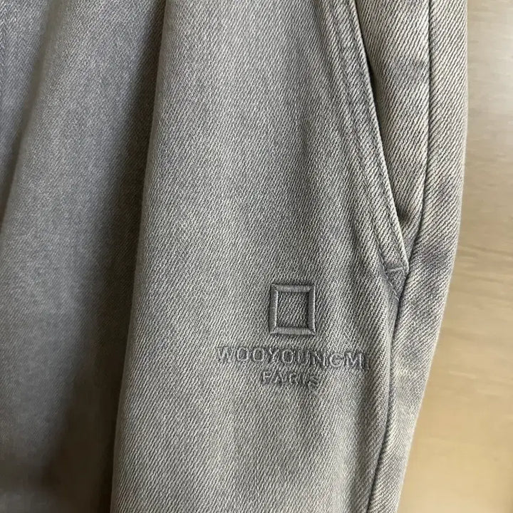 [BUNJANG] WooYoungMi 24SS Grey Single-Pleat Banding Denim Pants / [46]우영미 24SS 그레이 원턱 밴딩 데님팬츠