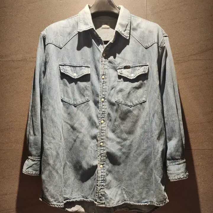 [BUNJANG] Lee x CIAOPANIC TYPY Light Wash Denim Shirt Oversized Western Style / Lee x CIAOPANIC TYPY 연청 데님 셔츠 오버핏 웨스턴