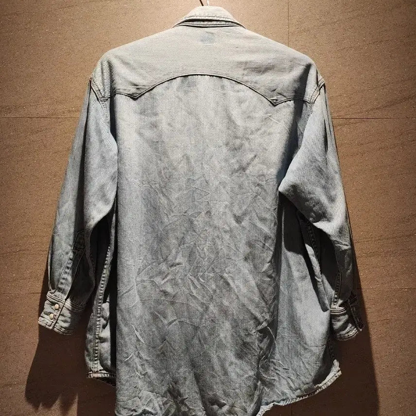 [BUNJANG] Lee x CIAOPANIC TYPY Light Wash Denim Shirt Oversized Western Style / Lee x CIAOPANIC TYPY 연청 데님 셔츠 오버핏 웨스턴