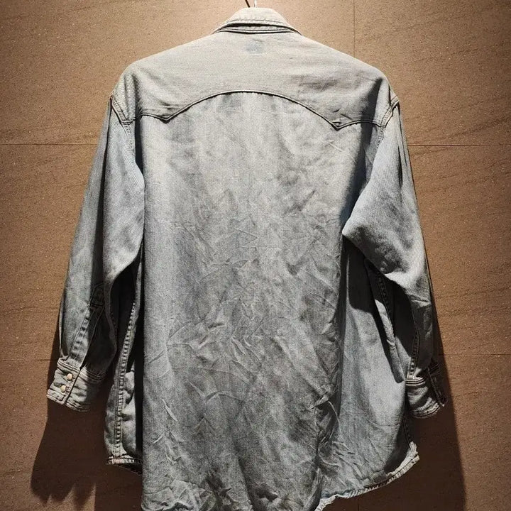 [BUNJANG] Lee x CIAOPANIC TYPY Light Wash Denim Shirt Oversized Western Style / Lee x CIAOPANIC TYPY 연청 데님 셔츠 오버핏 웨스턴
