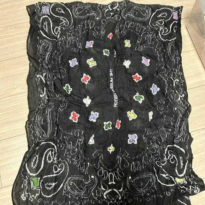 [BUNJANG] TheMuseum Visitor Printed Scarf / 더뮤지엄 비지터 스카프