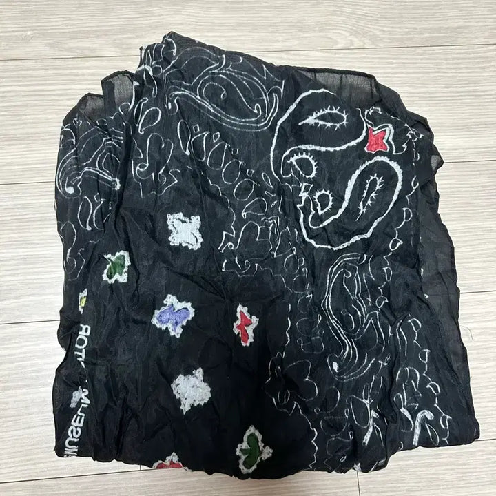 [BUNJANG] TheMuseum Visitor Printed Scarf / 더뮤지엄 비지터 스카프