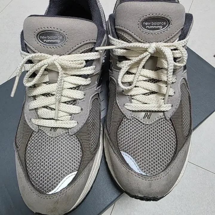 [SOLD OUT] 뉴발란스 2002R 그레이 운동화 265 상태좋음