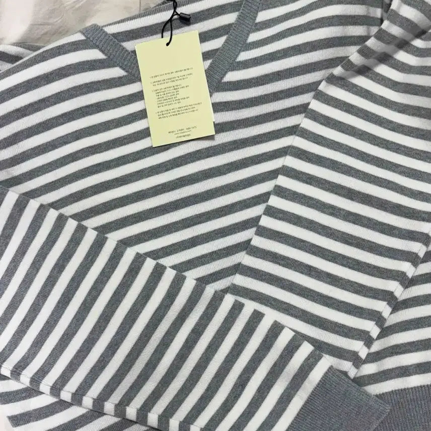 [BUNJANG] V-Neck Striped Knit Long Sleeve T-Shirt / V넥 스트라이프 니트 긴팔티 새상품