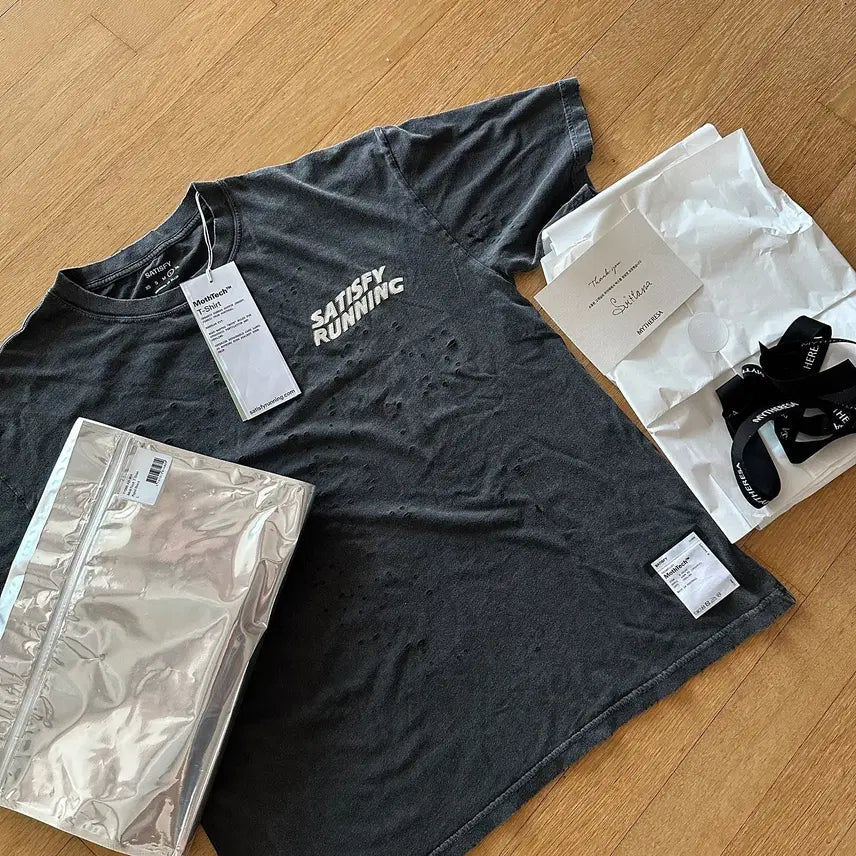 [BUNJANG] Satisfy MosTech T-Shirt Aged Black L / [L] 새티스파이 Satisfy 모스테크 티셔츠 에이즈드 블랙