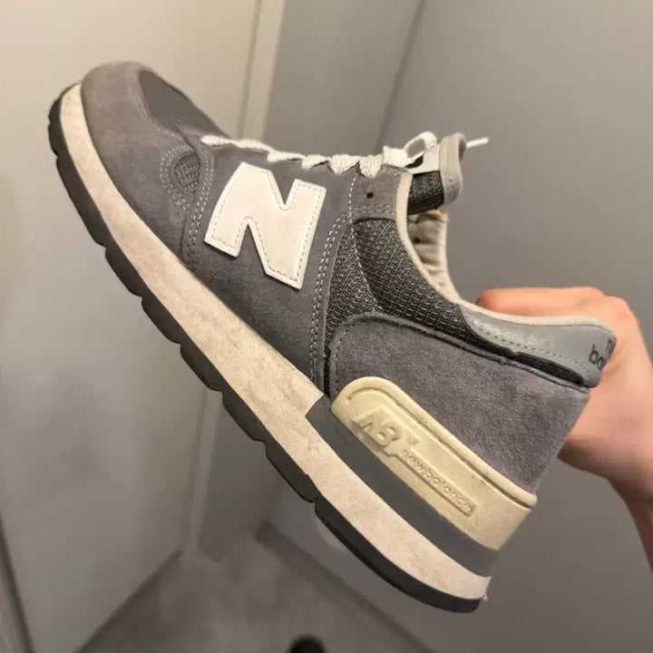 [SOLD OUT] 뉴발란스 990v1 그레이/화이트 스니커즈 280사이즈
