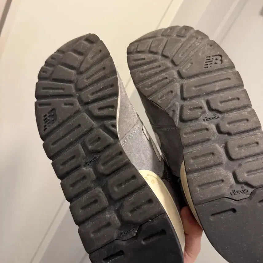 [SOLD OUT] 뉴발란스 990v1 그레이/화이트 스니커즈 280사이즈