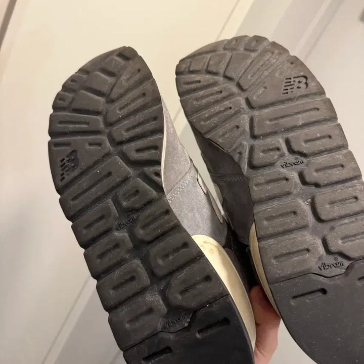[SOLD OUT] 뉴발란스 990v1 그레이/화이트 스니커즈 280사이즈