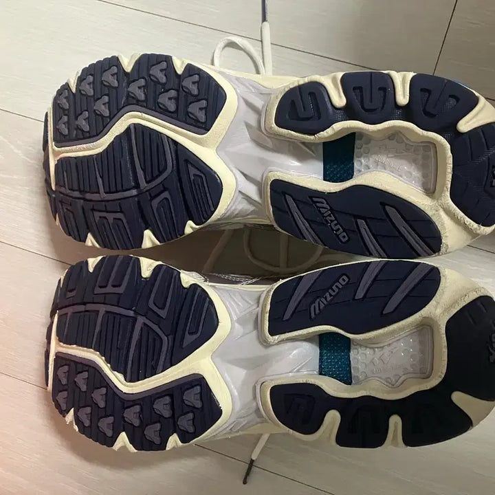 [SOLD OUT] 미즈노 웨이브라이더10 275