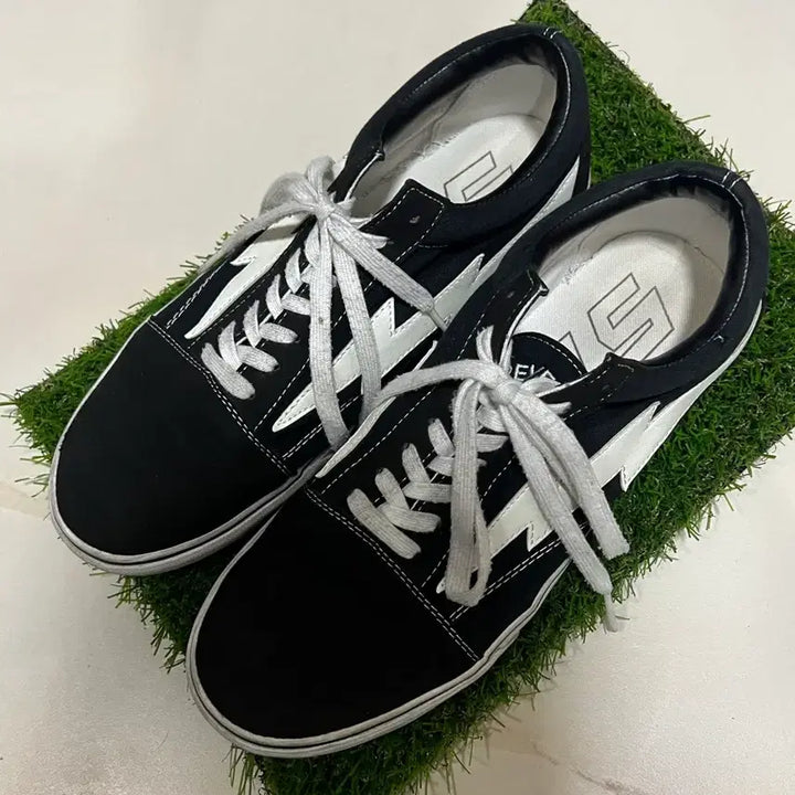 [BUNJANG] Revenge Storm Black US10 Sneakers / [280] 리벤지스톰 블랙 us10