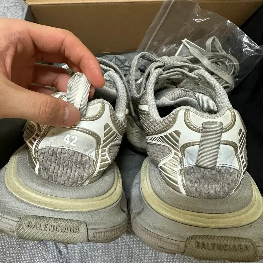 [BUNJANG] Balenciaga 3XL Eggshell Sneakers / 발렌시아가 3xl 에그쉘(42)