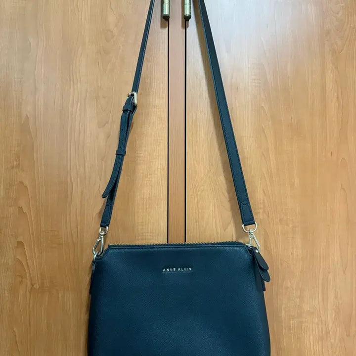 [BUNJANG] Anne Klein Leather Crossbody Bag Black / 앤클라인 엔클라인 소가죽 크로스백 여성 가방 블랙검정검은색