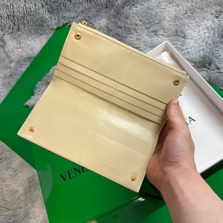 [BUNJANG] Bottega Veneta Intrecciato Bi-fold Wallet Beige / [리엘중고명품] 보테가베네타 인트레치아토 지퍼 장지갑 베이지