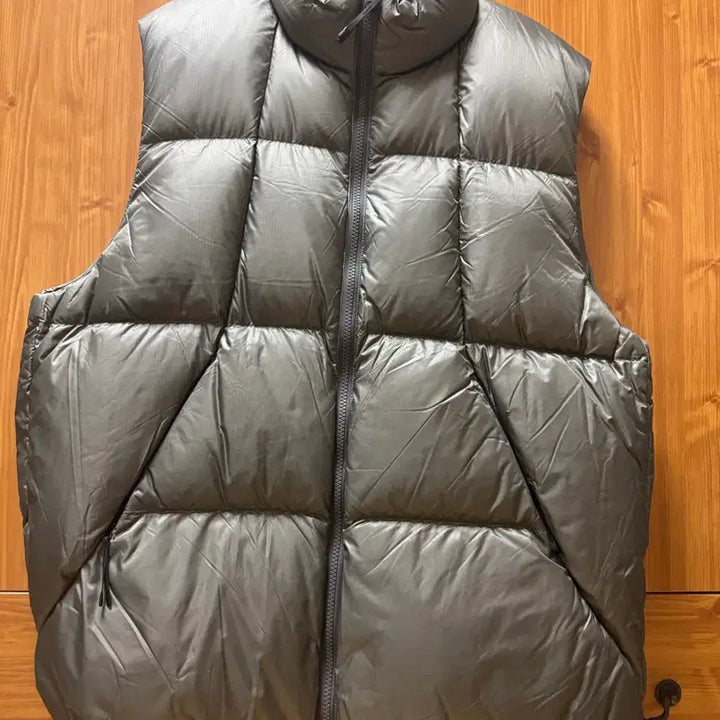 [BUNJANG] Goldwin Pertex Quantum Down Vest (Padded Vest) Size 4 Gunmetal / 골드윈 퍼텍스 퀀텀 다운베스트(패딩조끼)4사이즈 건메탈 판매합니다