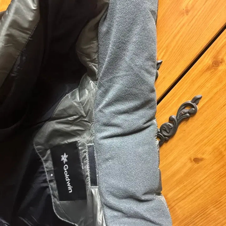 [BUNJANG] Goldwin Pertex Quantum Down Vest (Padded Vest) Size 4 Gunmetal / 골드윈 퍼텍스 퀀텀 다운베스트(패딩조끼)4사이즈 건메탈 판매합니다