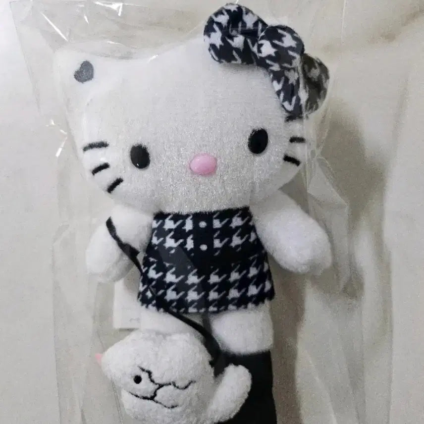 [BUNJANG] Long-Legged Kitty Houndstooth Check Keyring / 롱다리 키티 하운드 체크 키링