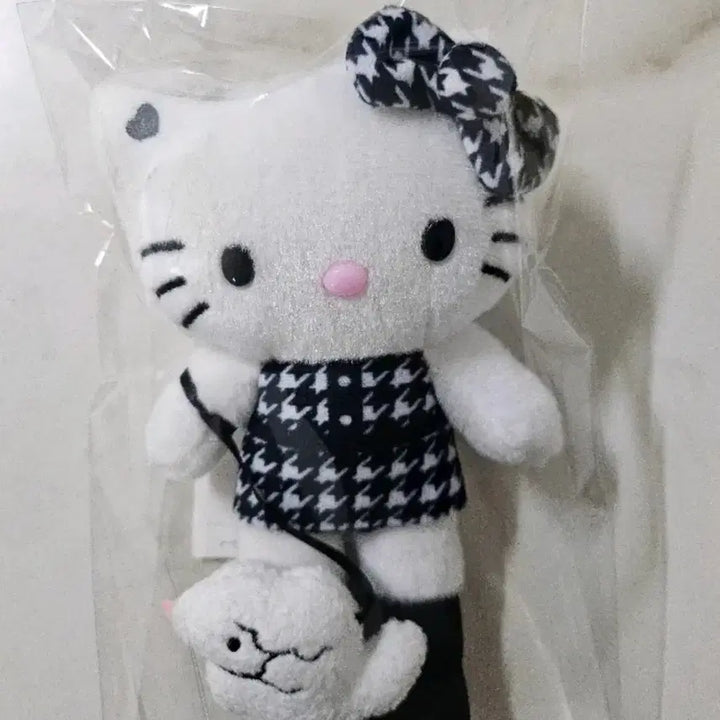 [BUNJANG] Long-Legged Kitty Houndstooth Check Keyring / 롱다리 키티 하운드 체크 키링