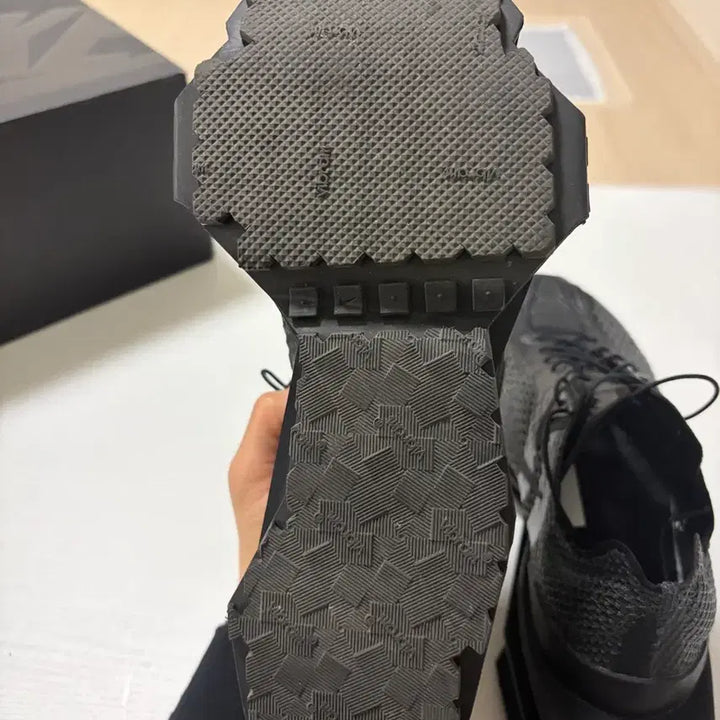 [BUNJANG] Nike MMW4 Black Sneakers / 나이키 MMW4 블랙 260