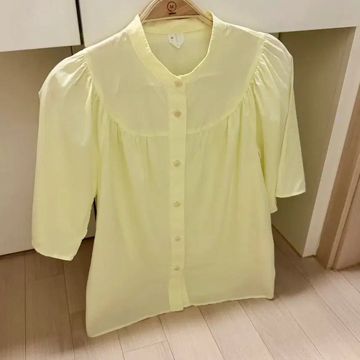 [BUNJANG] Arket Tencel Short Sleeve Shirred Blouse / 아르켓 텐셀 반팔 셔링 블라우스 옐로우 연노랑여름셔츠 차이나카라라운드넥