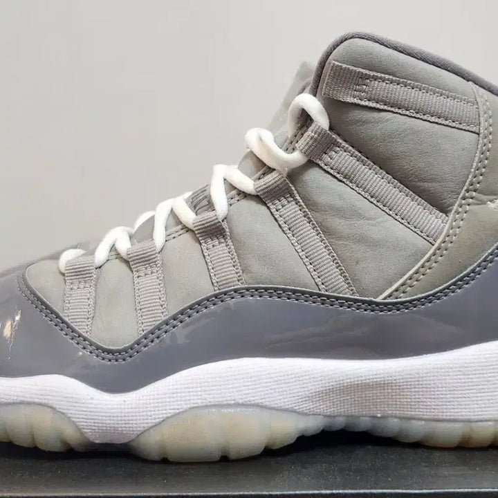 [BUNJANG] Nike Air Jordan 11 Retro Cool Grey Sneakers / 나이키 에어조던11 레트로 쿨그레이 230mm