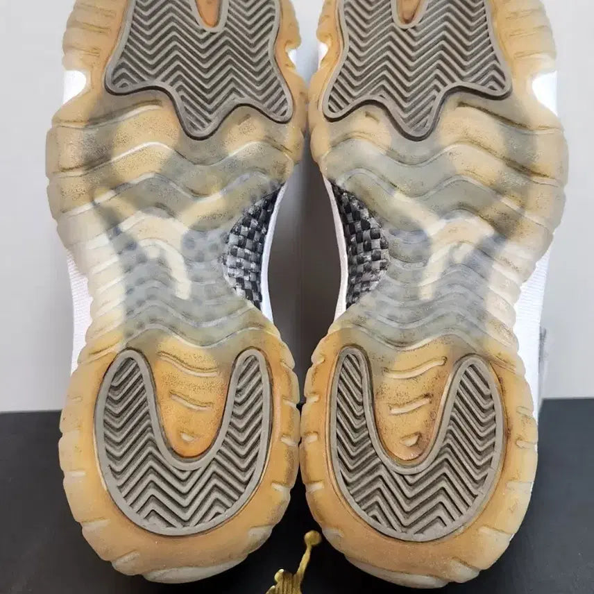 [BUNJANG] Nike Air Jordan 11 Retro Cool Grey Sneakers / 나이키 에어조던11 레트로 쿨그레이 230mm