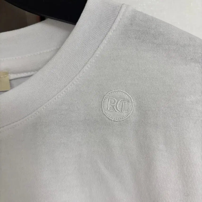 [BUNJANG] Recto Embroidered Short Sleeve Cropped T-Shirt / 렉토 자수 반팔 크롭티 (핏은 하단 글 블로그 참고)