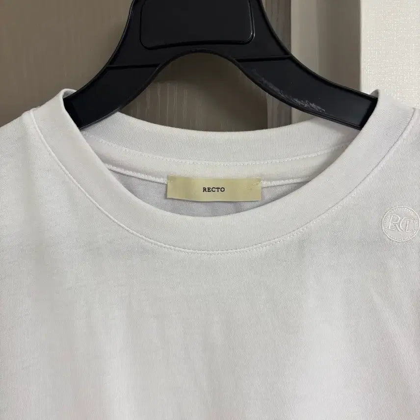 [BUNJANG] Recto Embroidered Short Sleeve Cropped T-Shirt / 렉토 자수 반팔 크롭티 (핏은 하단 글 블로그 참고)
