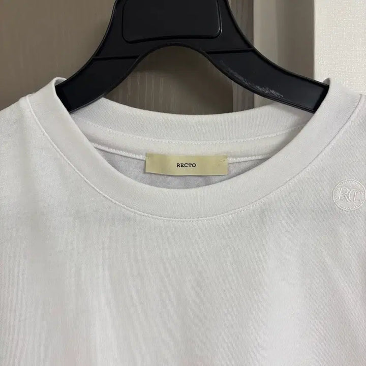 [BUNJANG] Recto Embroidered Short Sleeve Cropped T-Shirt / 렉토 자수 반팔 크롭티 (핏은 하단 글 블로그 참고)