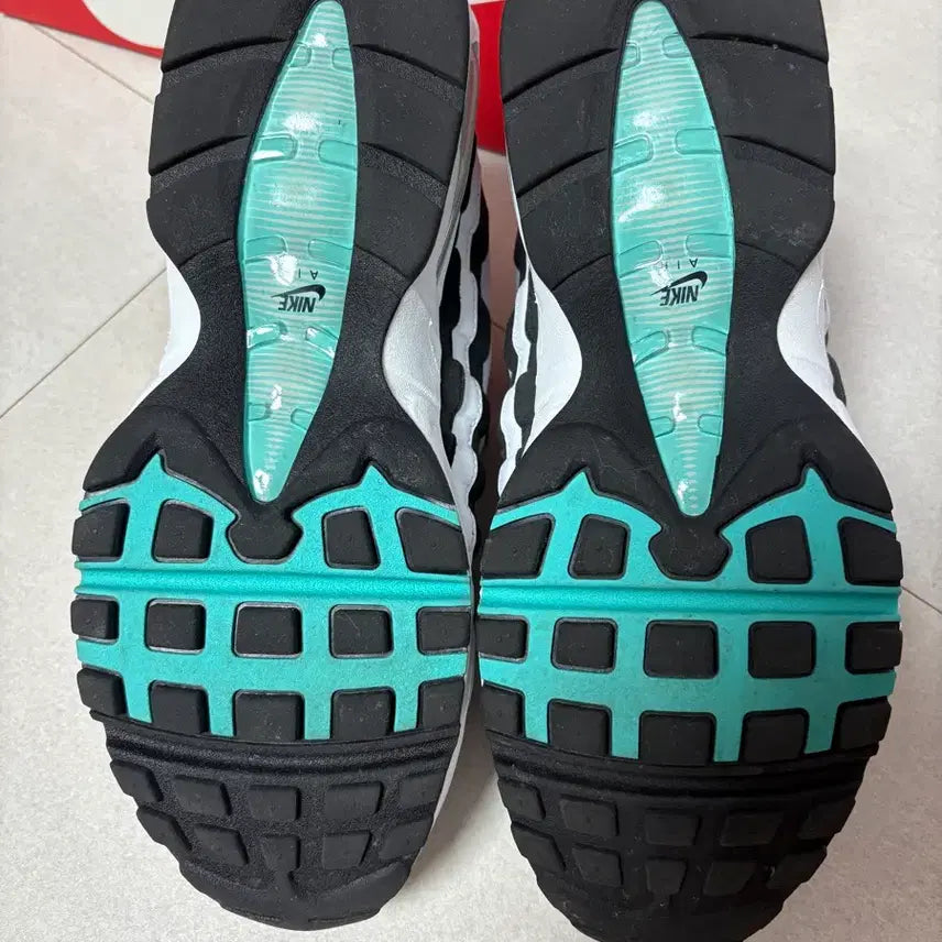 [BUNJANG] Nike Air Max 95 Emerald Sneakers / [270] 나이키 맥스95 에메랄드