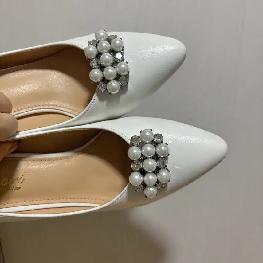 [BUNJANG] White Charm Wedding Shoes / 화이트 참 웨딩슈즈