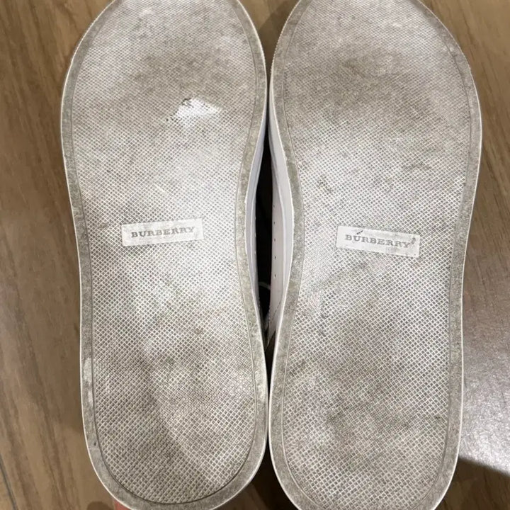 [BUNJANG] Burberry Sneakers (Size 42) / 버버리 스니커즈