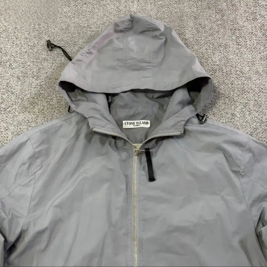 [SOLD OUT] (L) 스톤아일랜드 바람막이 (하자 있음)
