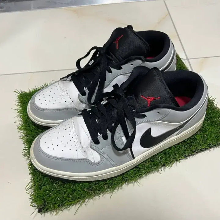 [BUNJANG] Nike Jordan Low Light Smoke Grey Sneakers / [275] 나이키 조던 로우 라이트 스모크 그레이