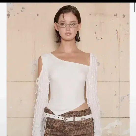[BUNJANG] Hilda Cut Out Wave Sleeve Top - White / 힐다 hillda 컷 아웃 웨이브 슬리브 탑 화이트