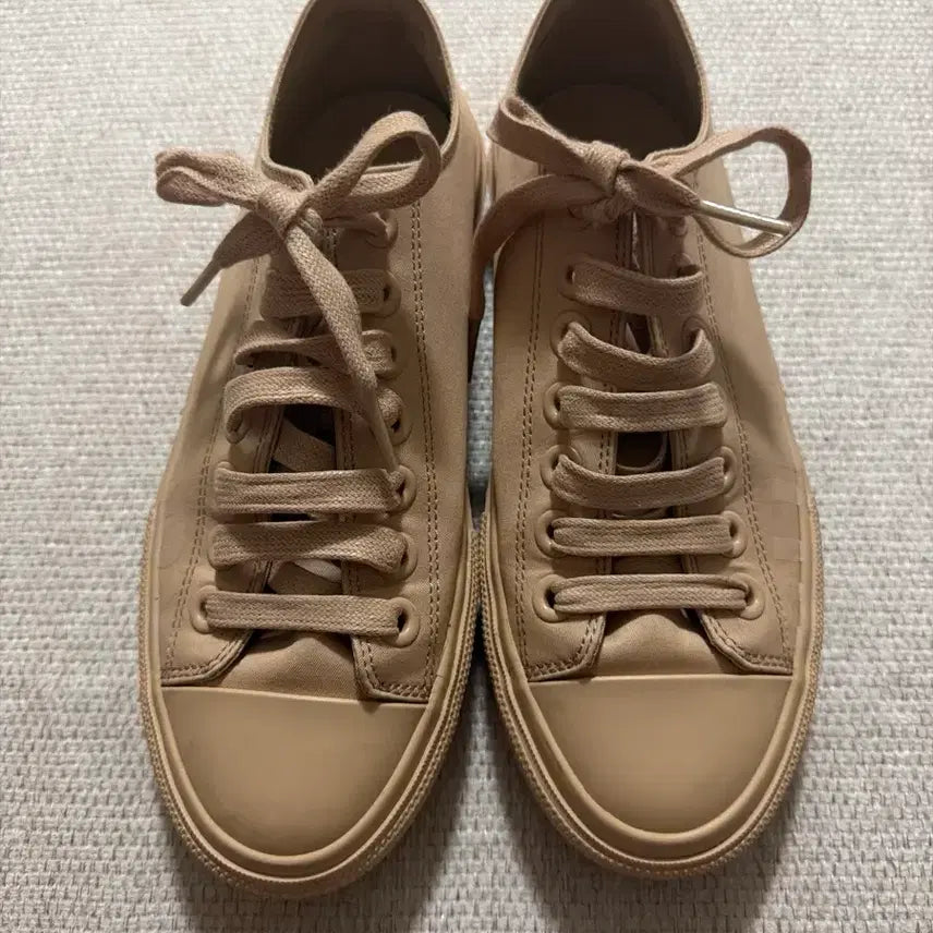 [BUNJANG] Burberry Logo Print Canvas Sneakers Beige (Size 36.5) / 버버리 / 로고프린트 컨버스 스니커즈베이지 / 36.5 사이즈 팝니다