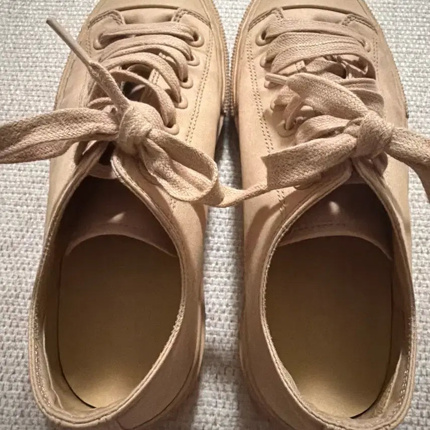 [BUNJANG] Burberry Logo Print Canvas Sneakers Beige (Size 36.5) / 버버리 / 로고프린트 컨버스 스니커즈베이지 / 36.5 사이즈 팝니다