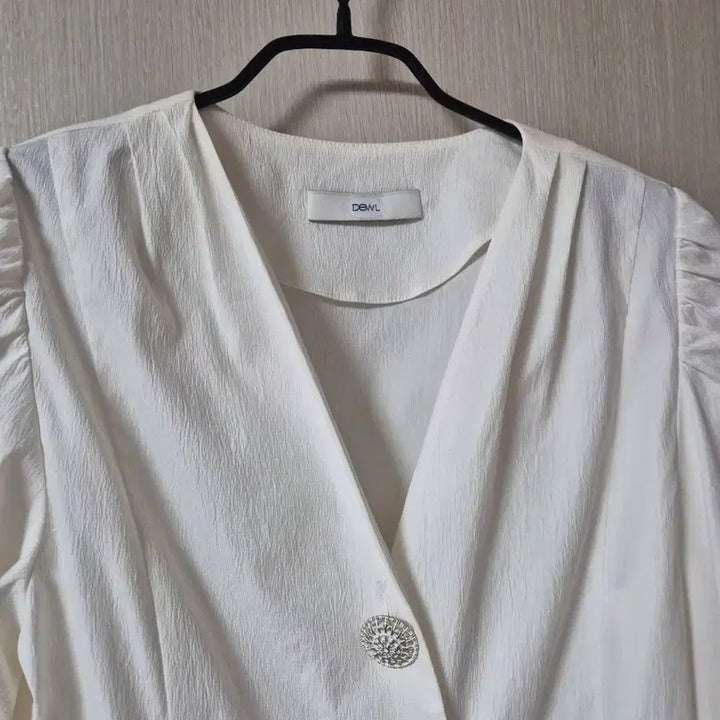 [SOLD OUT] 듀엘 블라우스 브이넥 퍼프 블라우스 55
