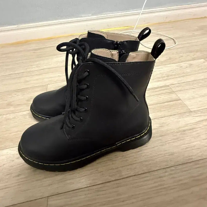 [BUNJANG] Black Lace-Up Walker Boots / 블랙 부츠