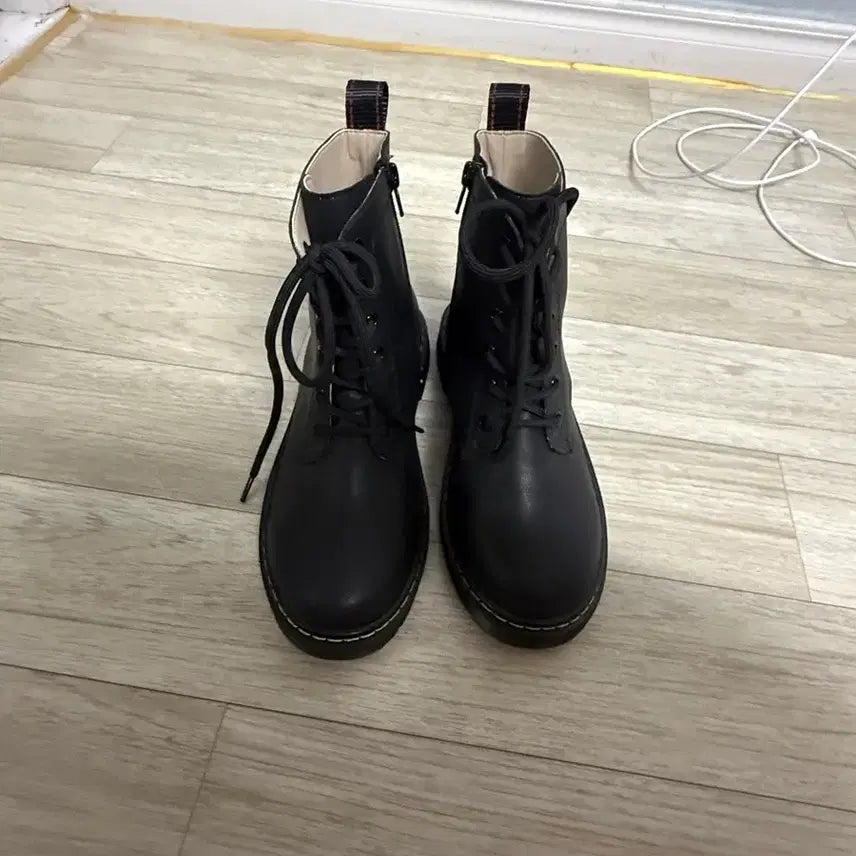 [BUNJANG] Black Lace-Up Walker Boots / 블랙 부츠